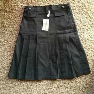 NWT BURBERRY Pleated skirt