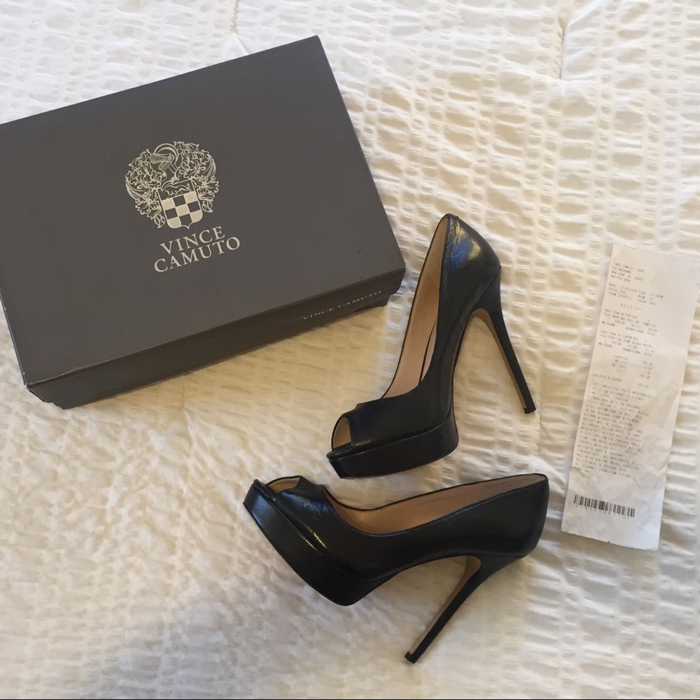 NWT! Vince Camuto Peep Toe Heels