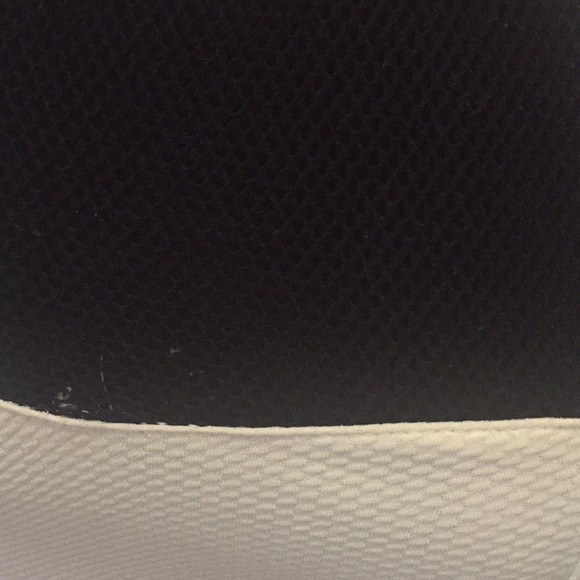 Mesh trim crop top - Picture 2 of 3