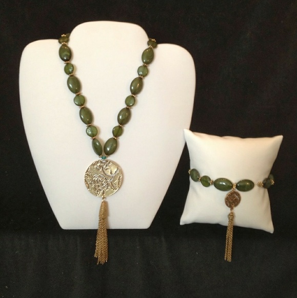 Tassel Antique Style Set - Picture 1 of 1