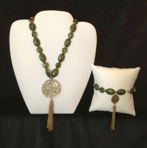 Tassel Antique Style Set