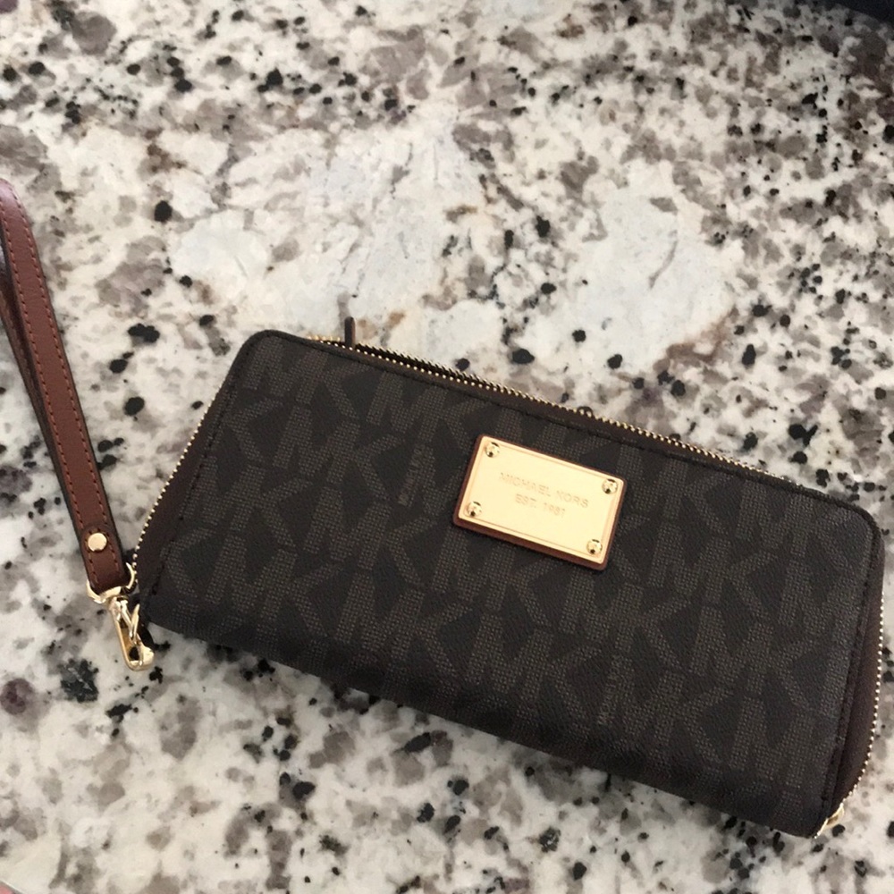 Michael Kors wallet wristlet