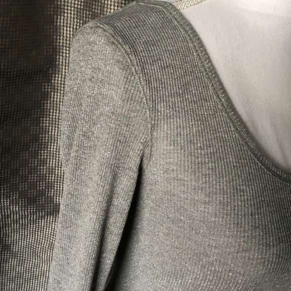 Women’s xs shimmery sweater - Picture 3 of 3