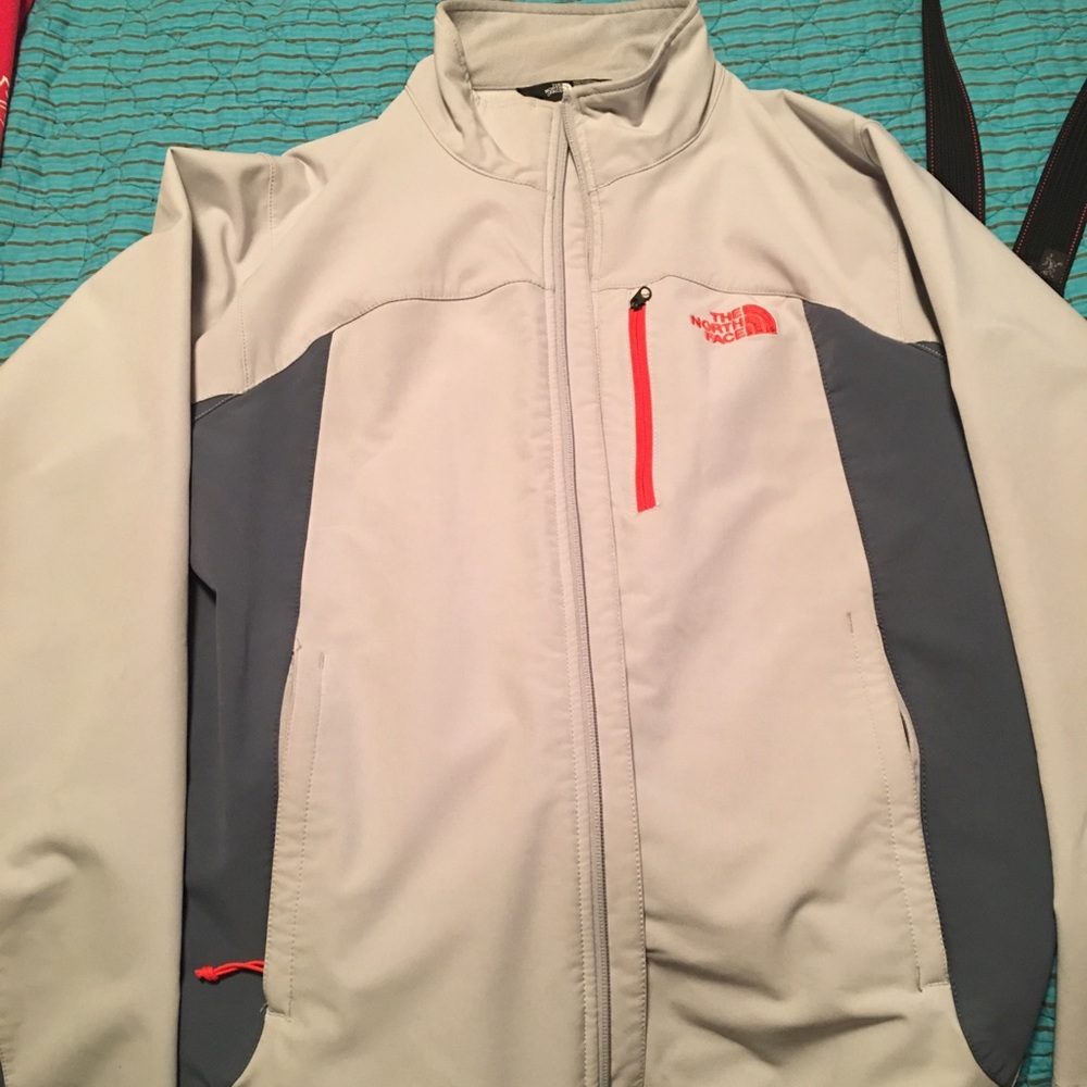 Mens med The North Face zip up jacket