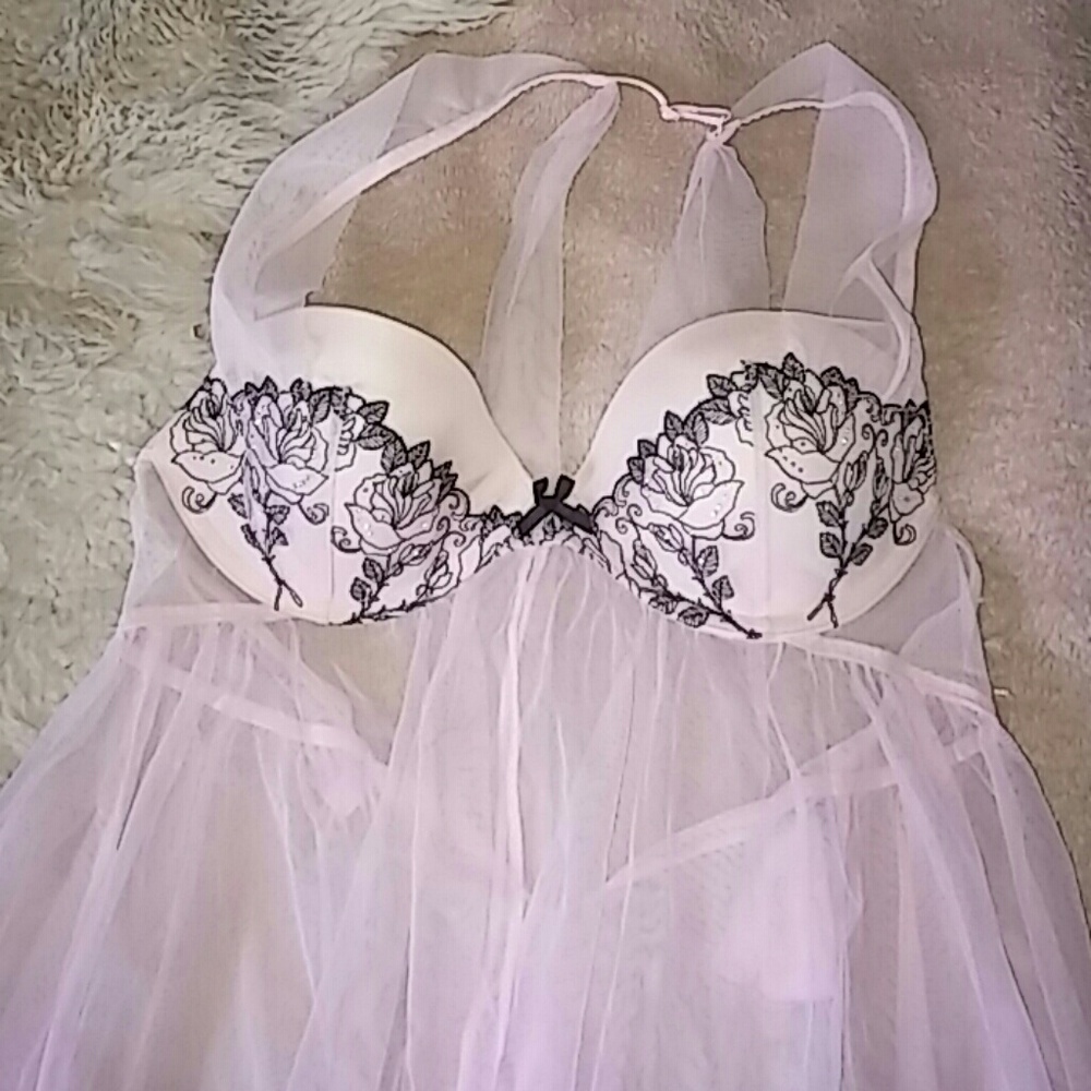 Brand new victoria secret lingerie!💜