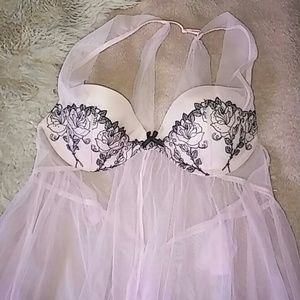 Brand new victoria secret lingerie!💜