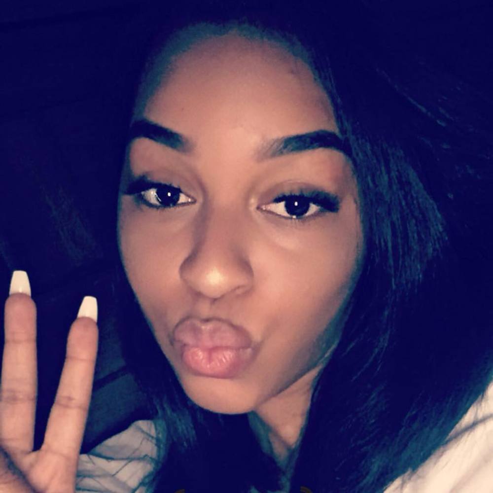 Meet your Posher, Adriana