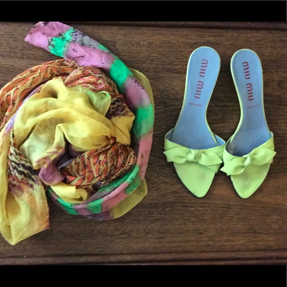 MiU MiU vintage slides with bow in lime size 10