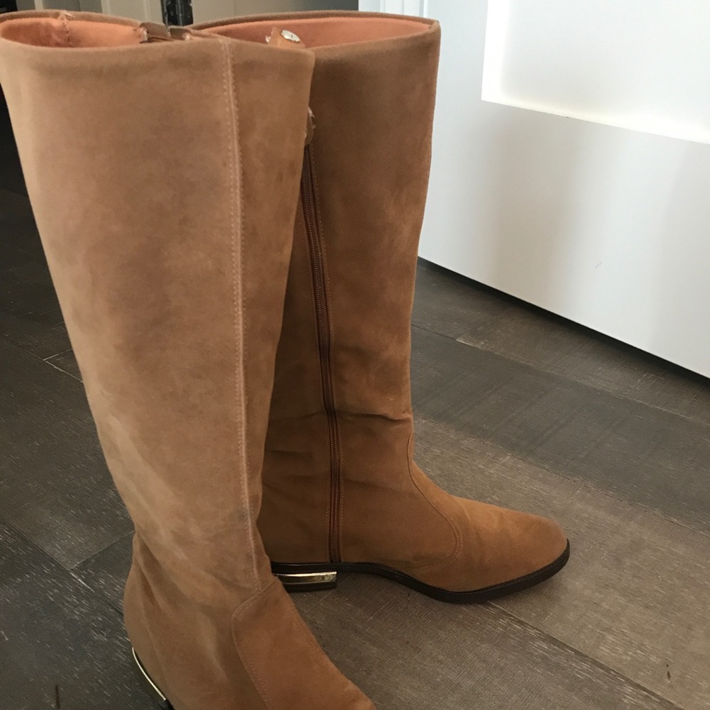 Boots - Picture 2 of 3