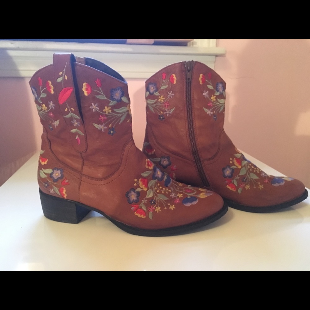 Steve Madden flower boots