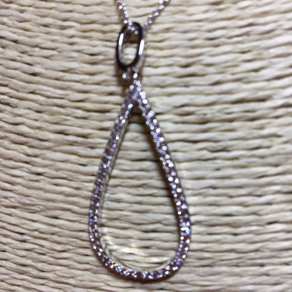 🌸sold🌸2 for 1 Beautiful tear drop necklace