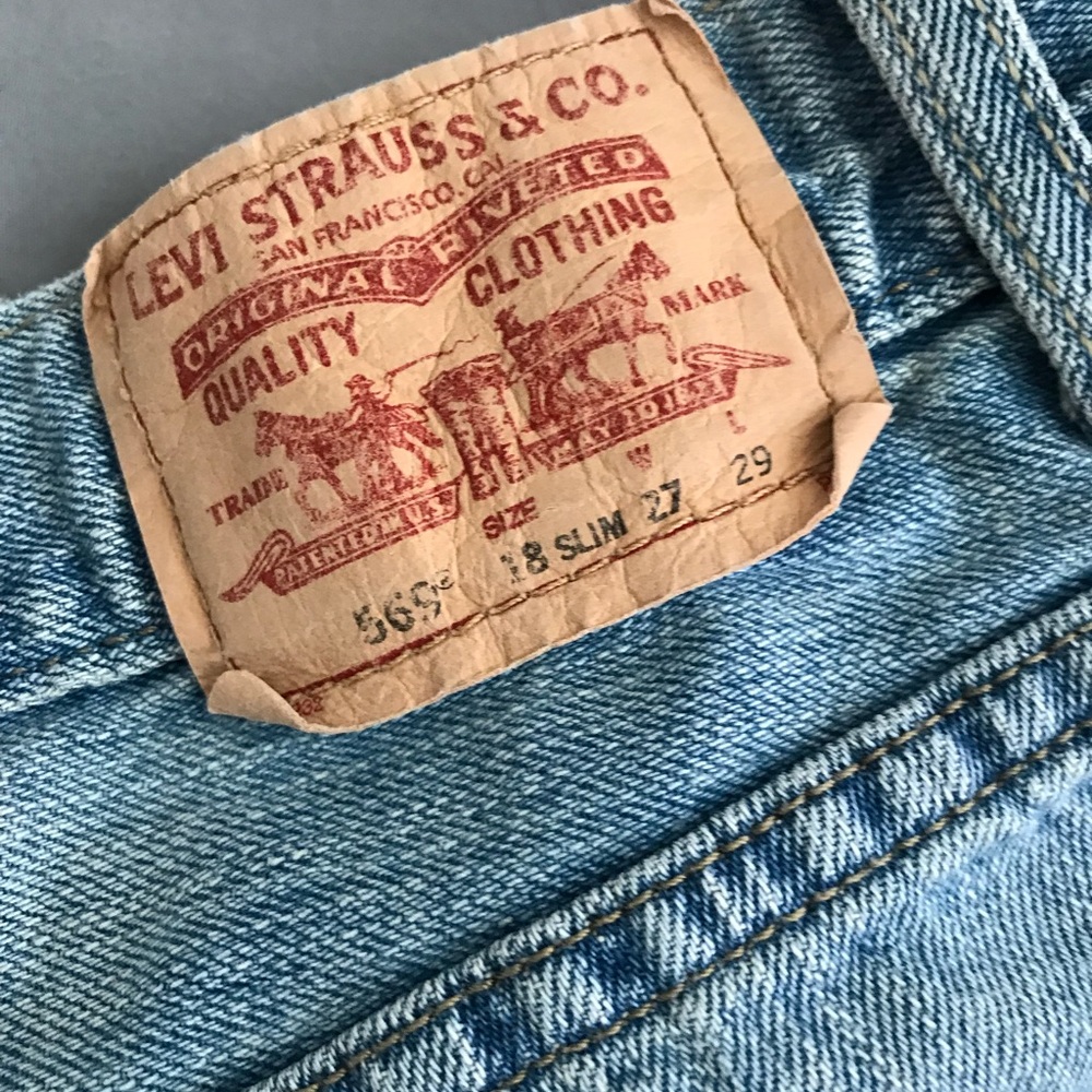 Levi’s Light Wash Cut Off Shorts - Picture 5 of 7