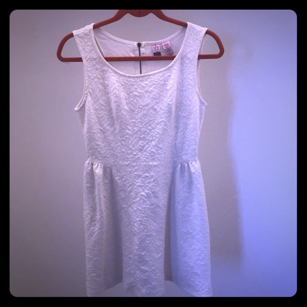 White Sleeveless Dress