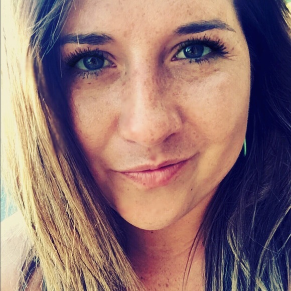 Meet your Posher, Melissa - Picture 1 of 1