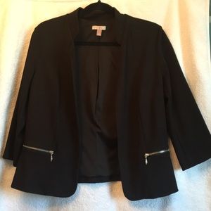 Black 3/4 sleeve blazer