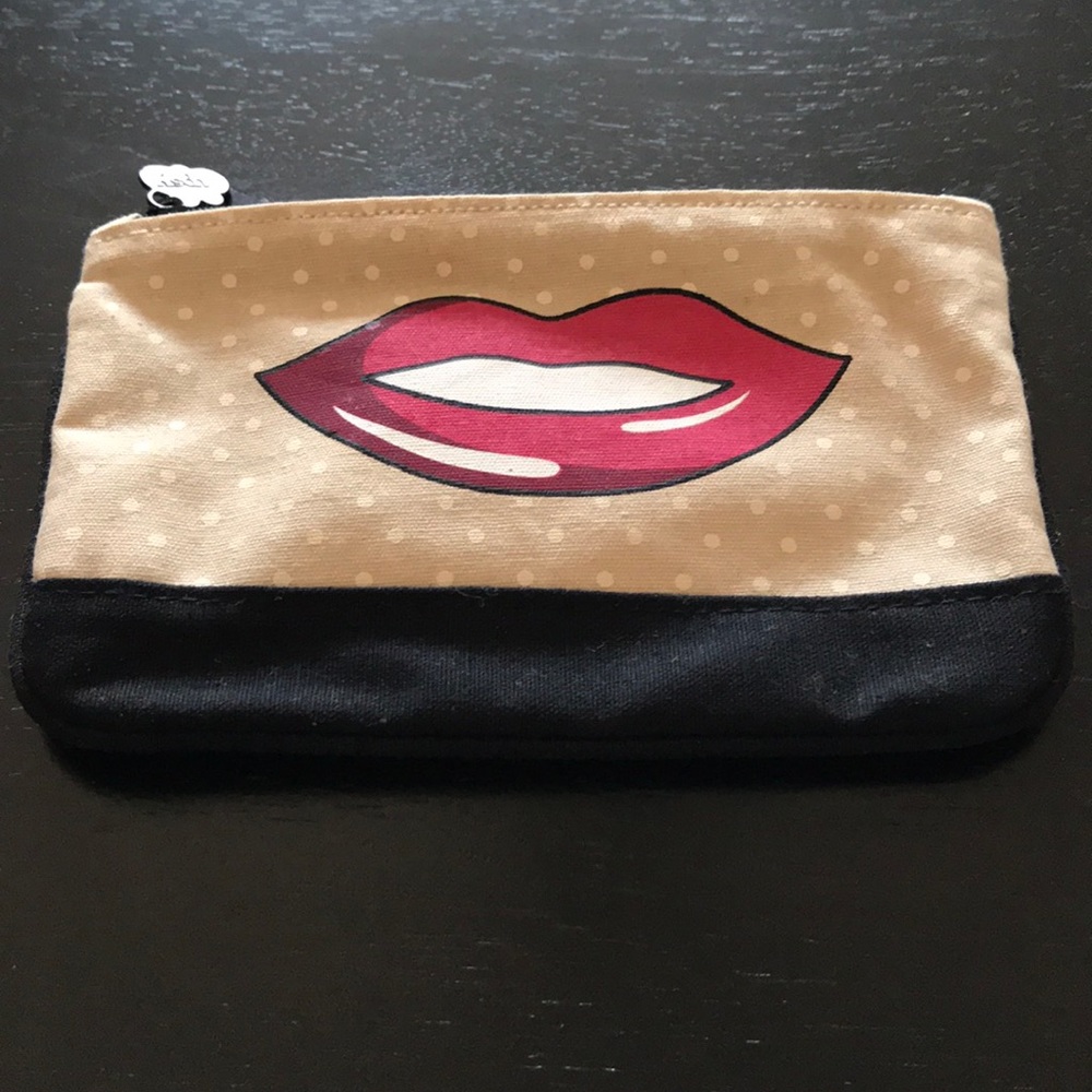 Red lips makeup bag