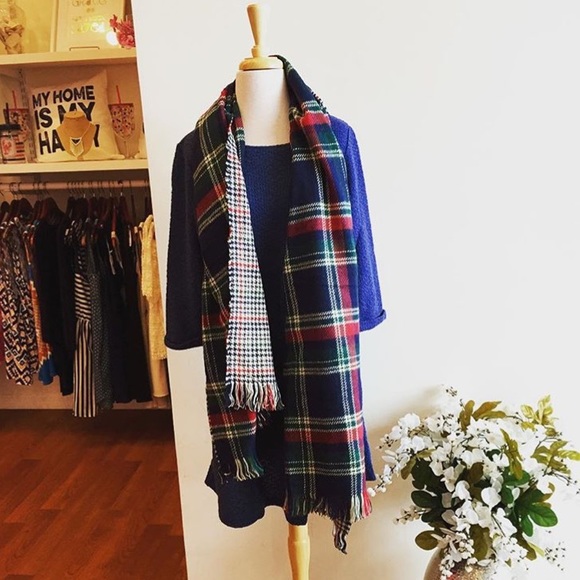 Reversible Blanket Scarf - Picture 2 of 2