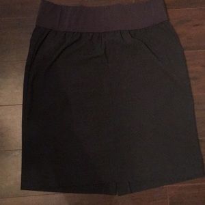 Maternity business skirt pockets