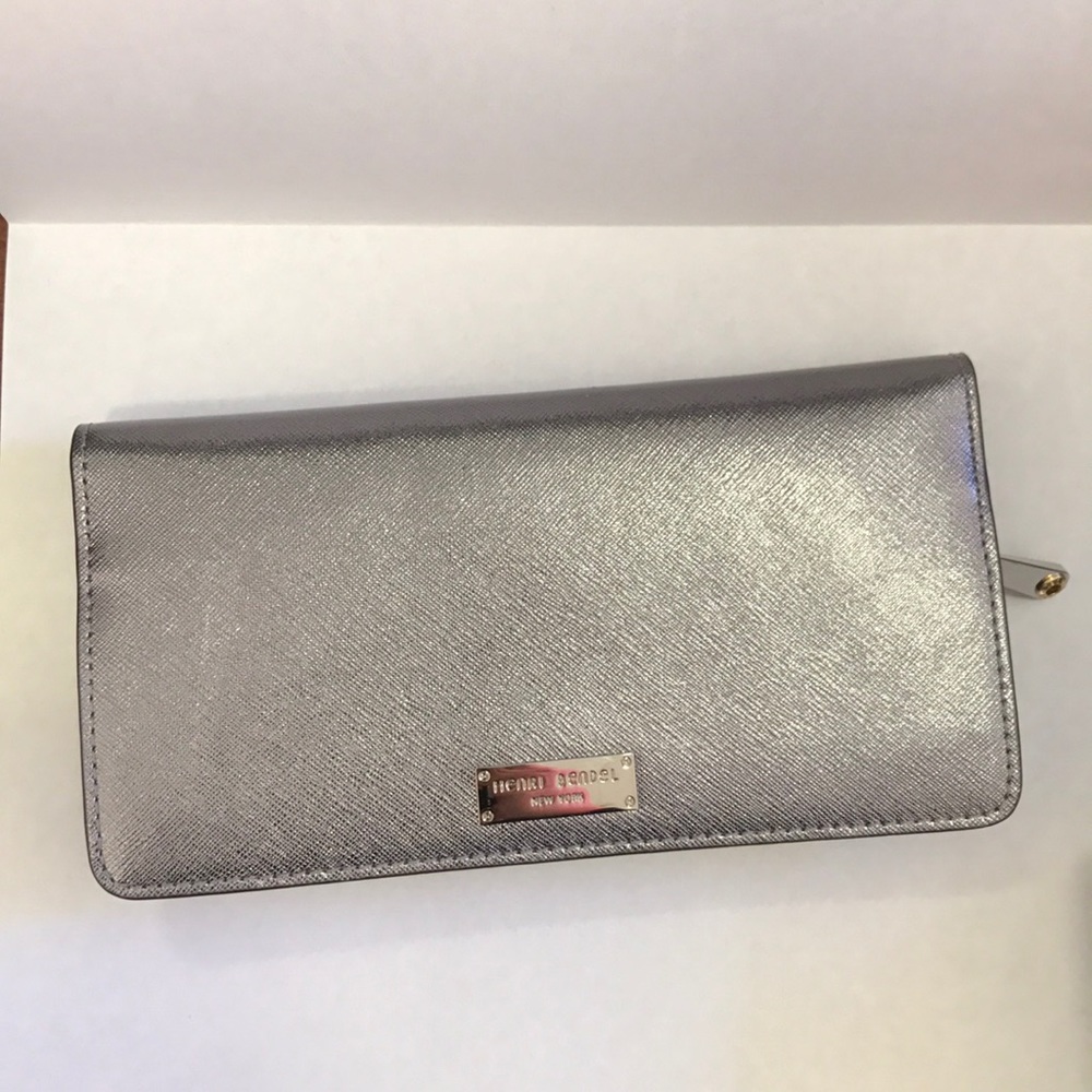 Henri Bendel W57th Travel Zip Around Wallet