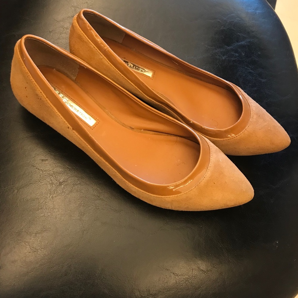 BCBG pointy toed flats
