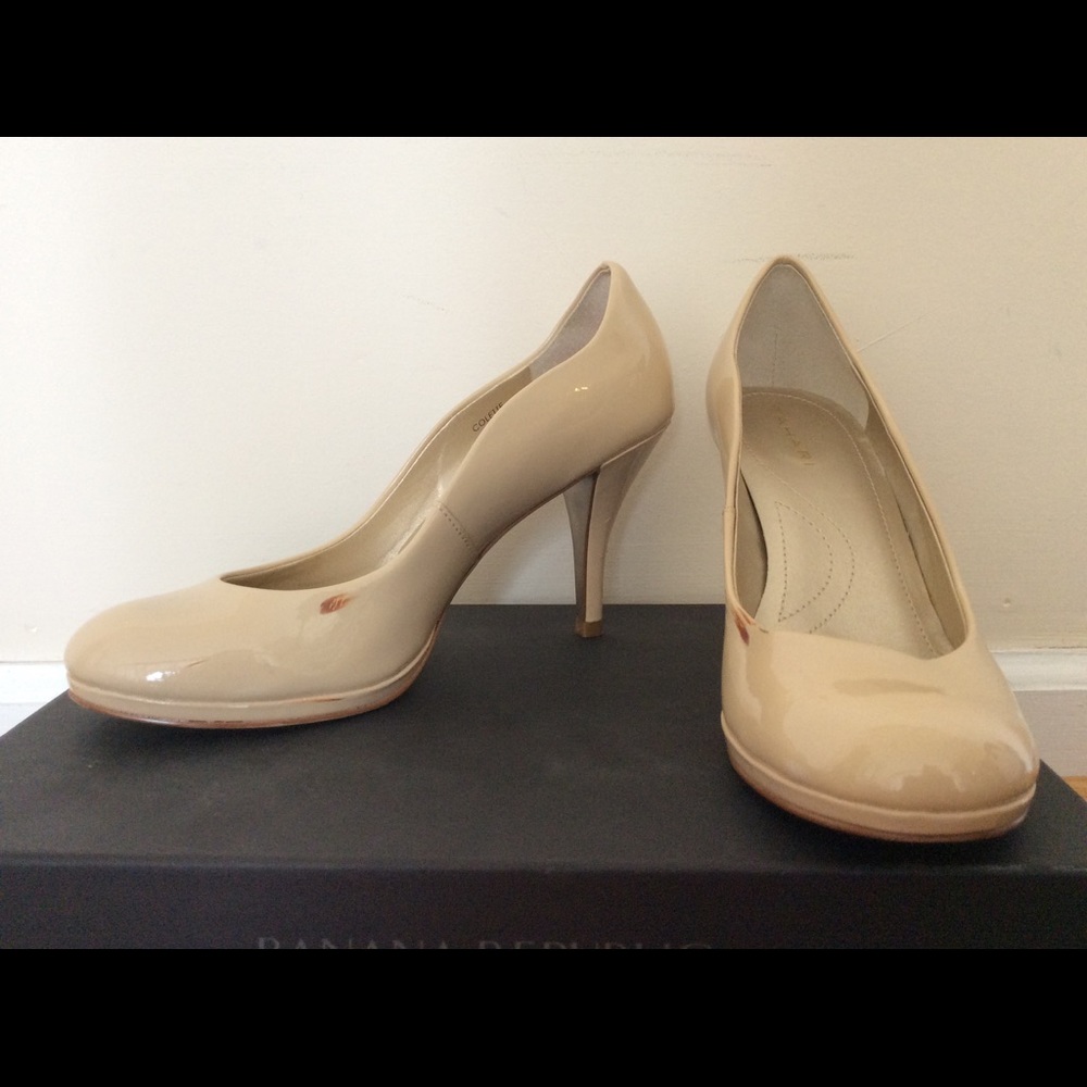 Tahari Nude Pumps
