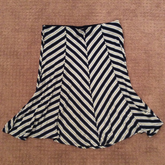 Max Studio Dresses & Skirts - NWT Max Studio flirty skirt