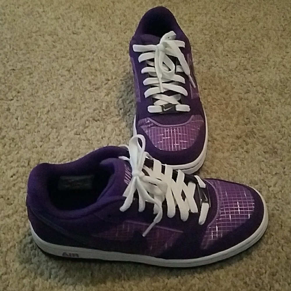 Nike size 6.5 purple shoes