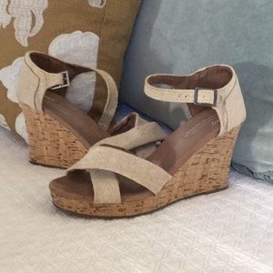 Toms open toe wedge sandal