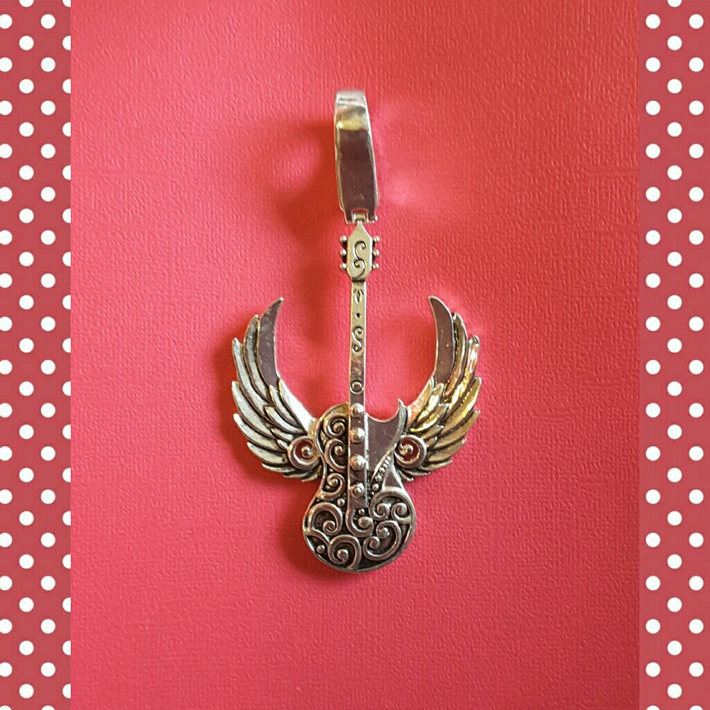 Guitar with wings fashion pendant
