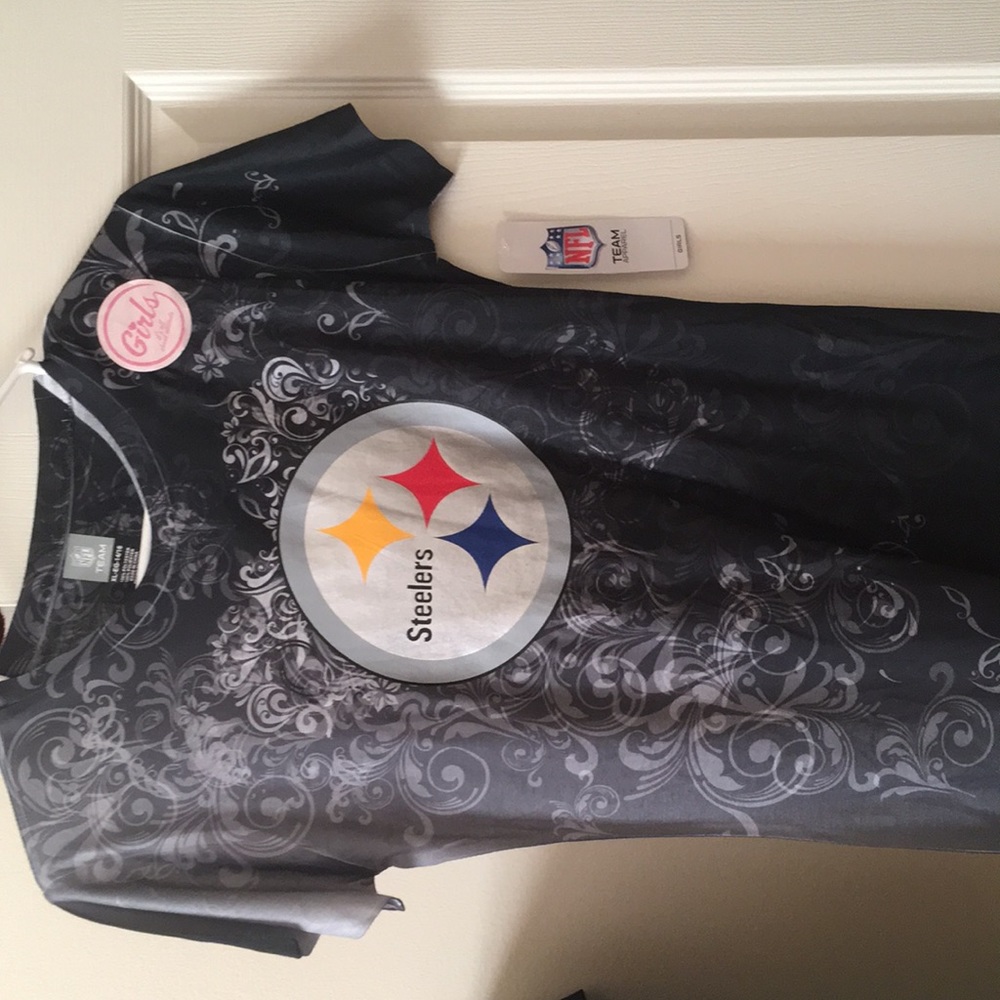 Steelers shirt.