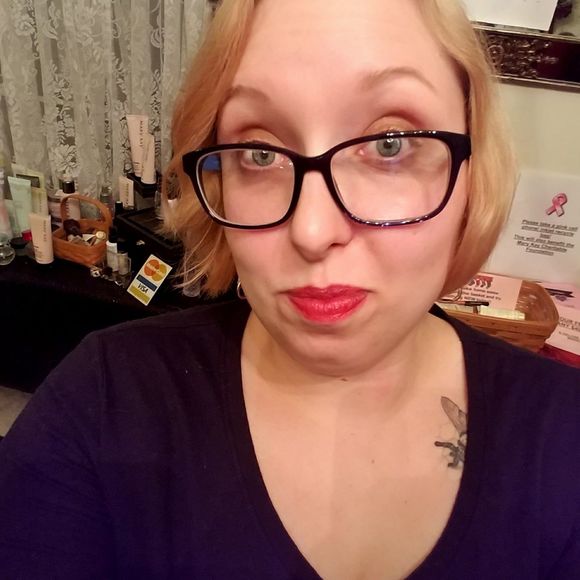 Meet your Posher, Melissa - Picture 1 of 1