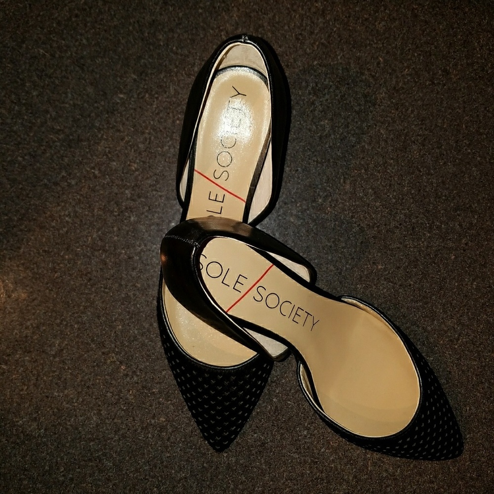 New Sole Society Black Pumps
