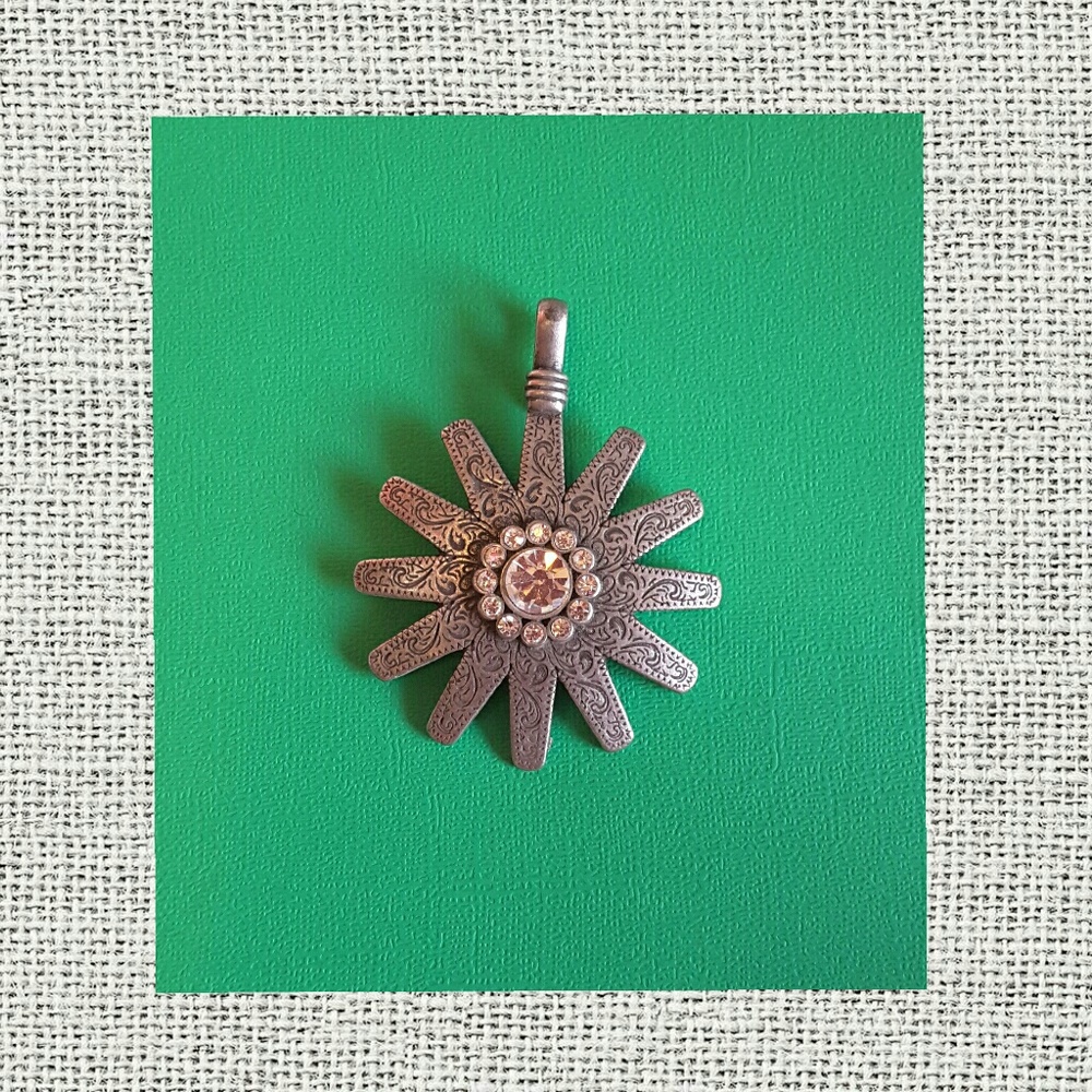 Spur rowel fashion pendant with clear crystals