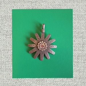 Spur rowel fashion pendant with clear crystals