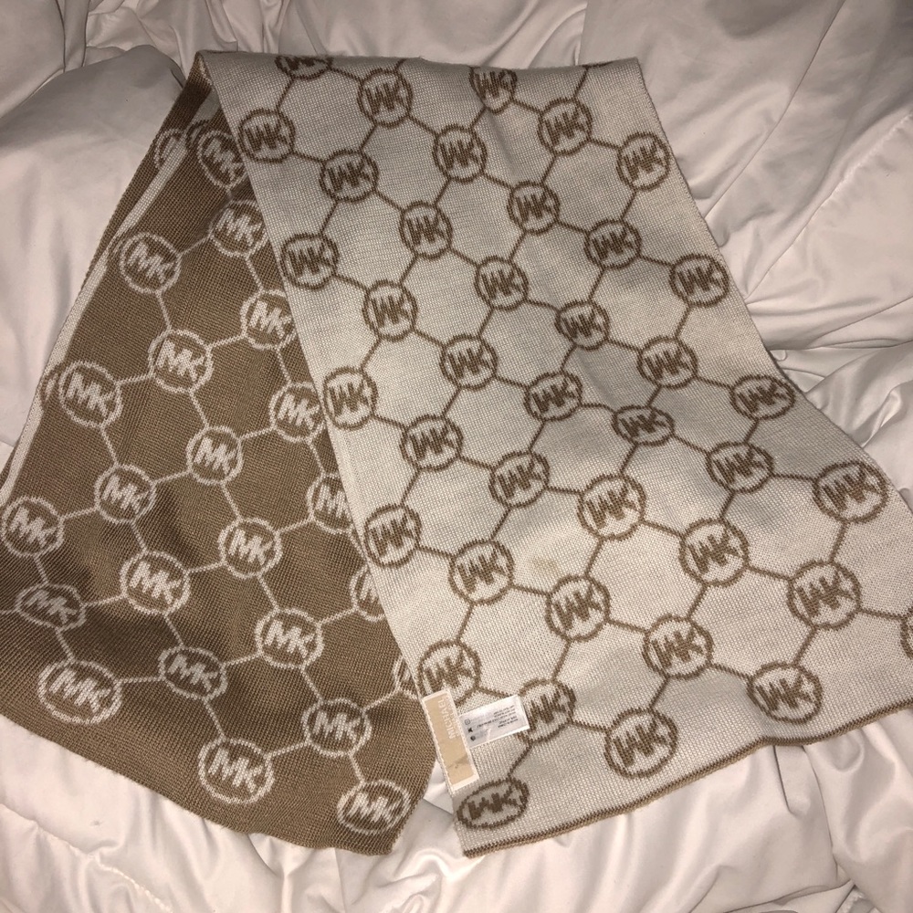 Michael kors scarf
