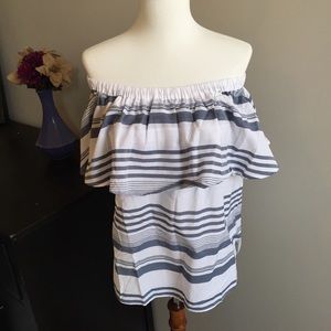 🆕 BNWT off-the-shoulder top 🆕