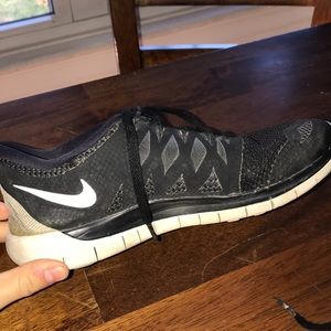 Black Nikes size 8
