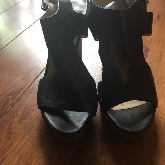 Michael Kors wedges! Beautiful! - Picture 4 of 8