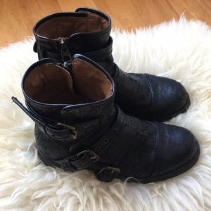 🔻⬇️🔻 Price Drop!!! 🔻⬇️🔻UGG Leather Boots