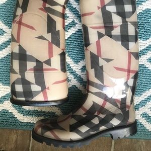 Burberry rain boots 38 (size 8) BLACK FRIDAY SALE!