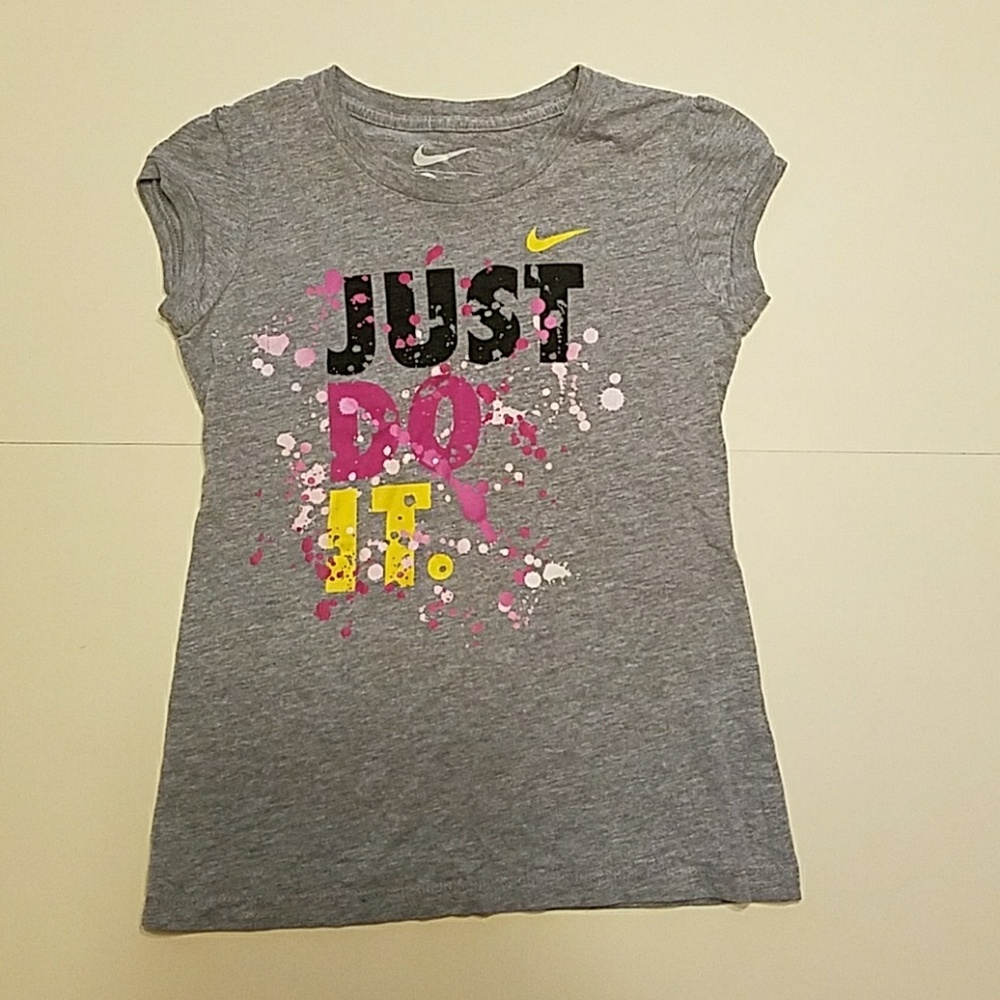 🔖Little girls Nike shirt size small (6)