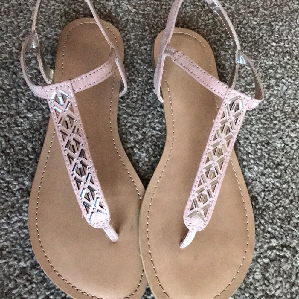 Flat sandals.