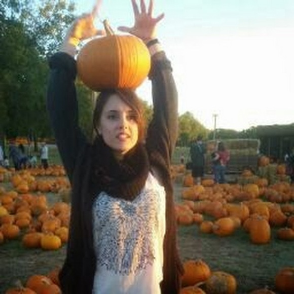 Meet your Posher, Rachel - Picture 1 of 1