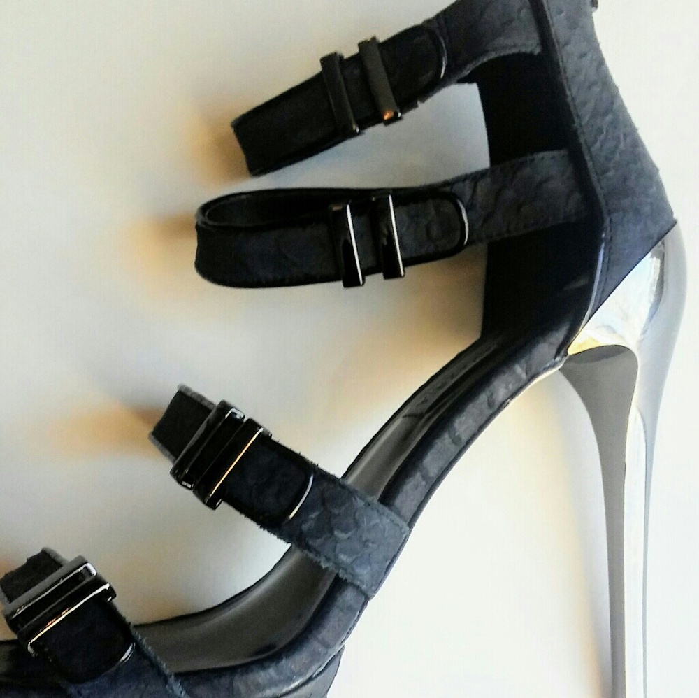 NWOT BCBG MAXAZARIA (size 7 1/2) - Picture 5 of 7