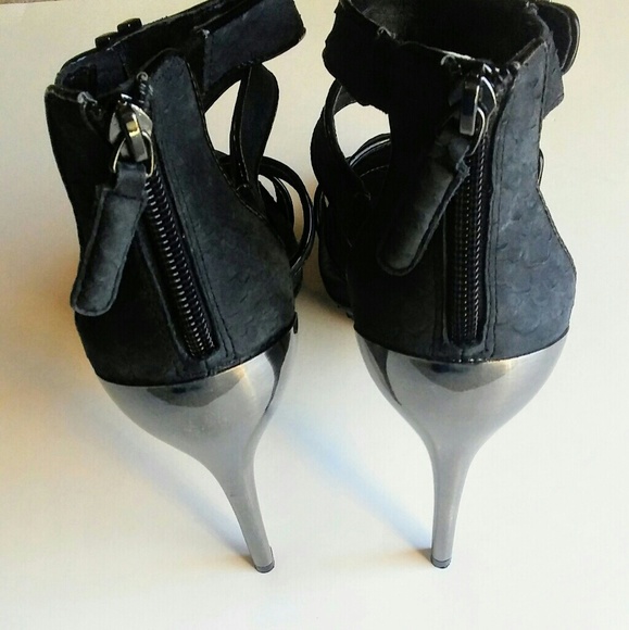 NWOT BCBG MAXAZARIA (size 7 1/2) - Picture 3 of 7