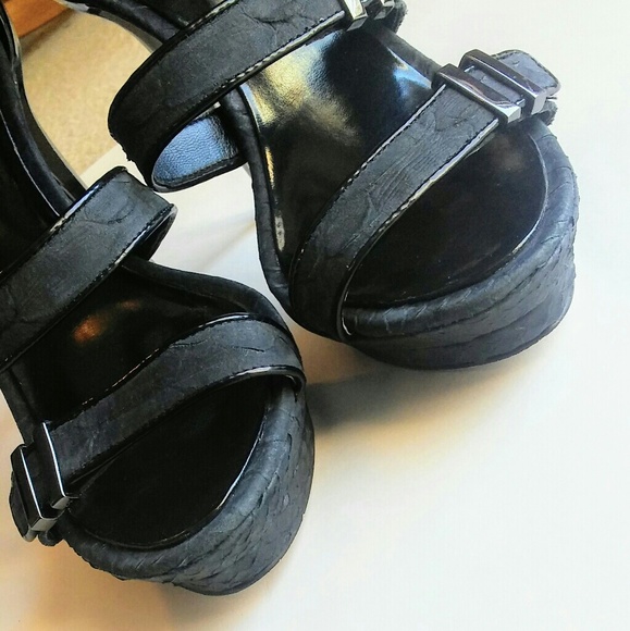 NWOT BCBG MAXAZARIA (size 7 1/2) - Picture 4 of 7