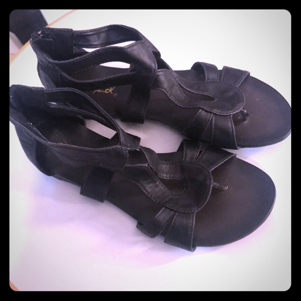 Black gladiator sandals with zipper size 6.5