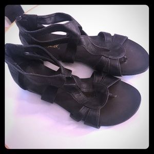 Black gladiator sandals with zipper size 6.5