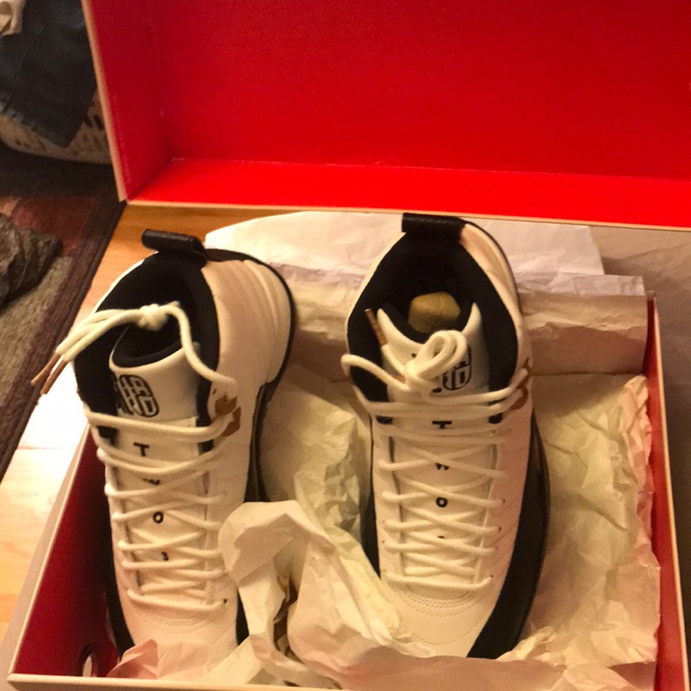 Air Jordan 12 retro cny size 9 LIMITED EDITION