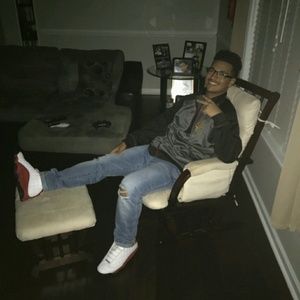 Meet your Posher, Emanuel